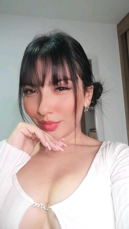 live girl video call with Samanta on Rabbit VideoChat